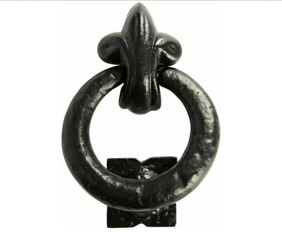 Aldaba de puerta de anillo antiguo