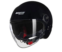 Casco de moto negro con visera Nolan
