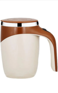 Taza de café con agitación magnética automática