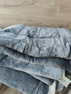 Manta reversible gris oscuro con lana