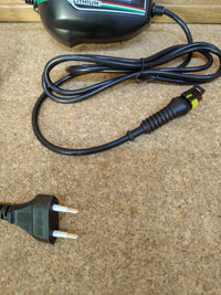 Cargador mantenedor Inteligente para baterías de Arranque de Litio de 12V