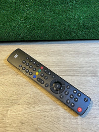 Televisor con control remoto universal One For All
