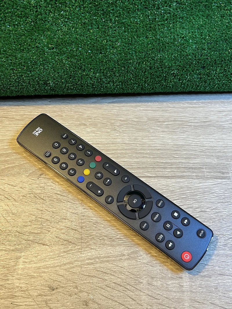 Televisor con control remoto universal One For All