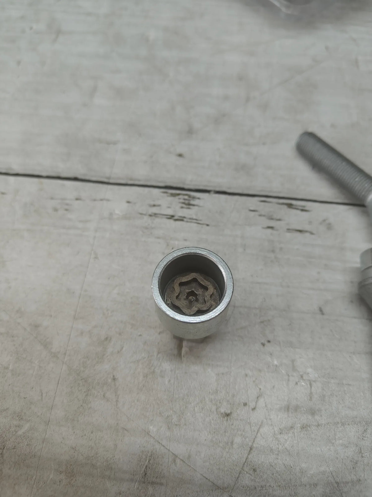 Tornillos antirrobo para ruedas - Mcgard