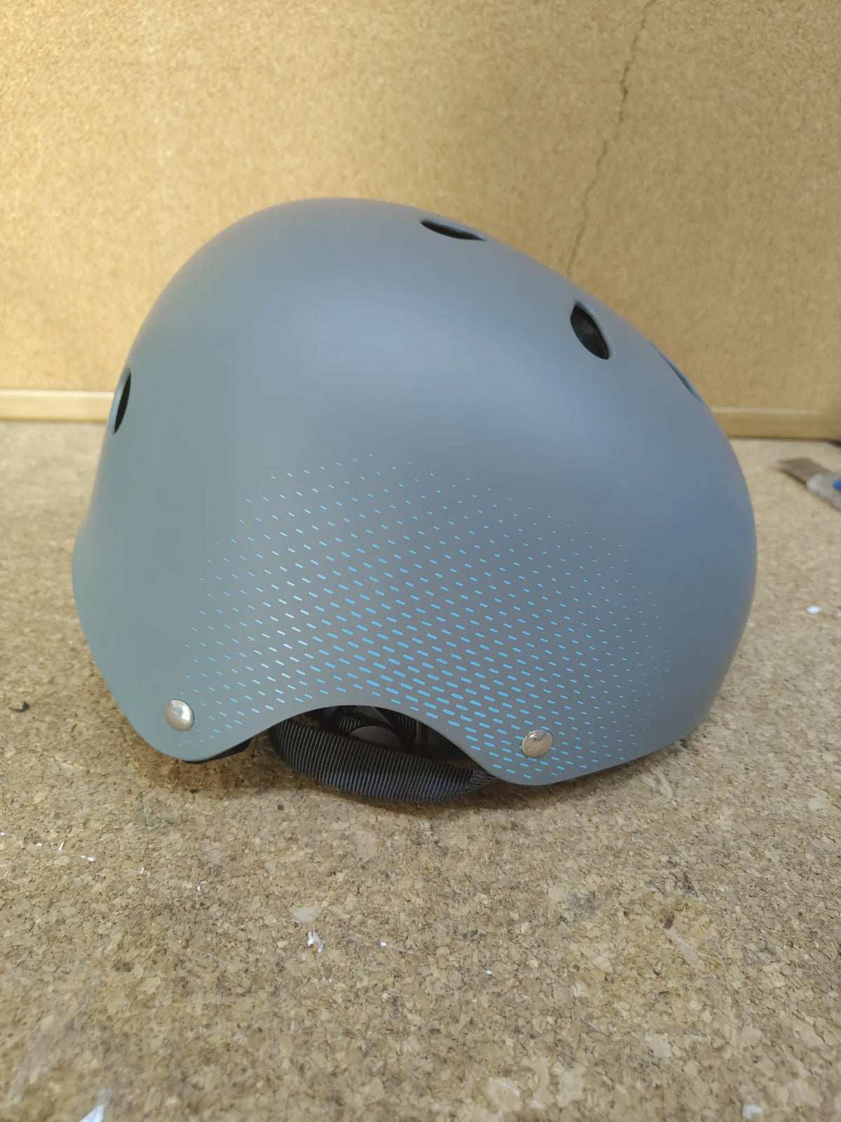 Cecotec Casco Urbano y Montaña para Bicicletas L-XL  Gris Cecotec