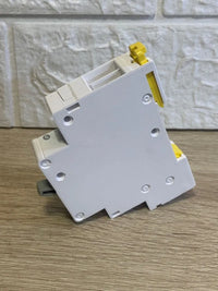 Schneider Electric R9PSC2 Resi9 Conmutador