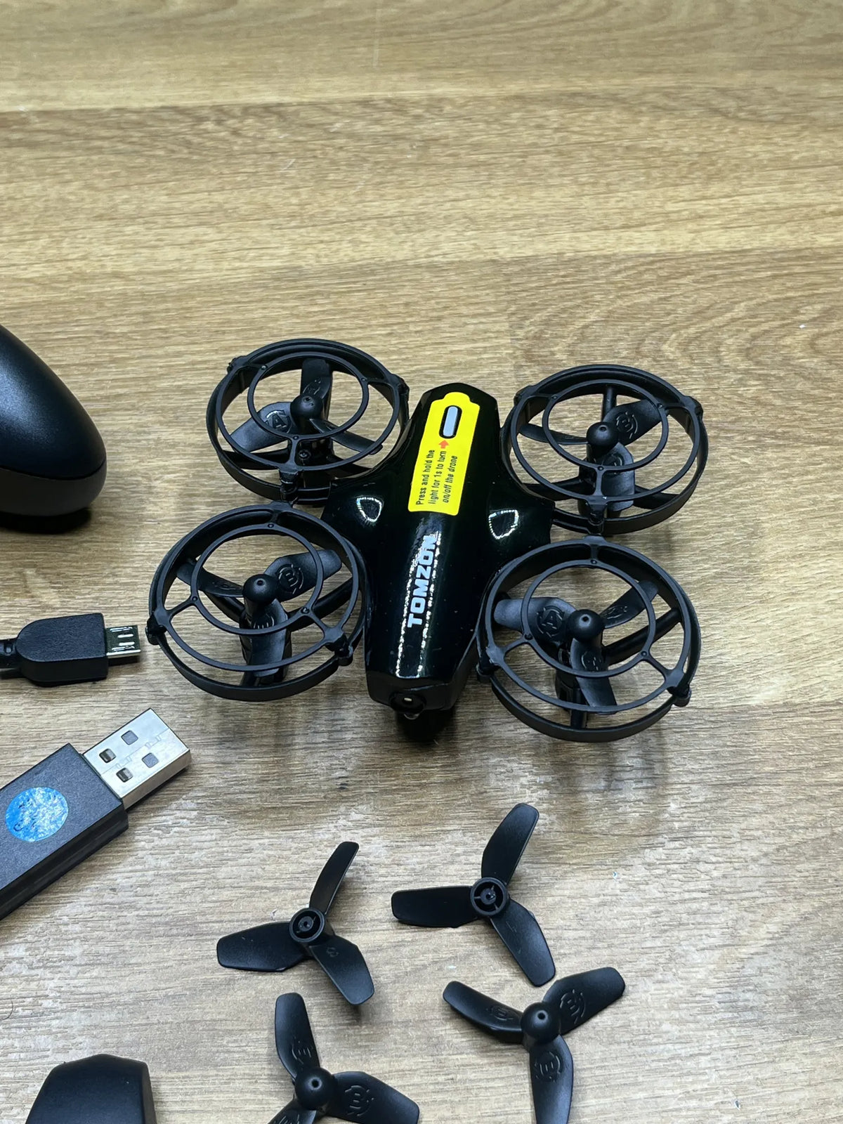 Mini Drone con Cámara para Niños Tomzon