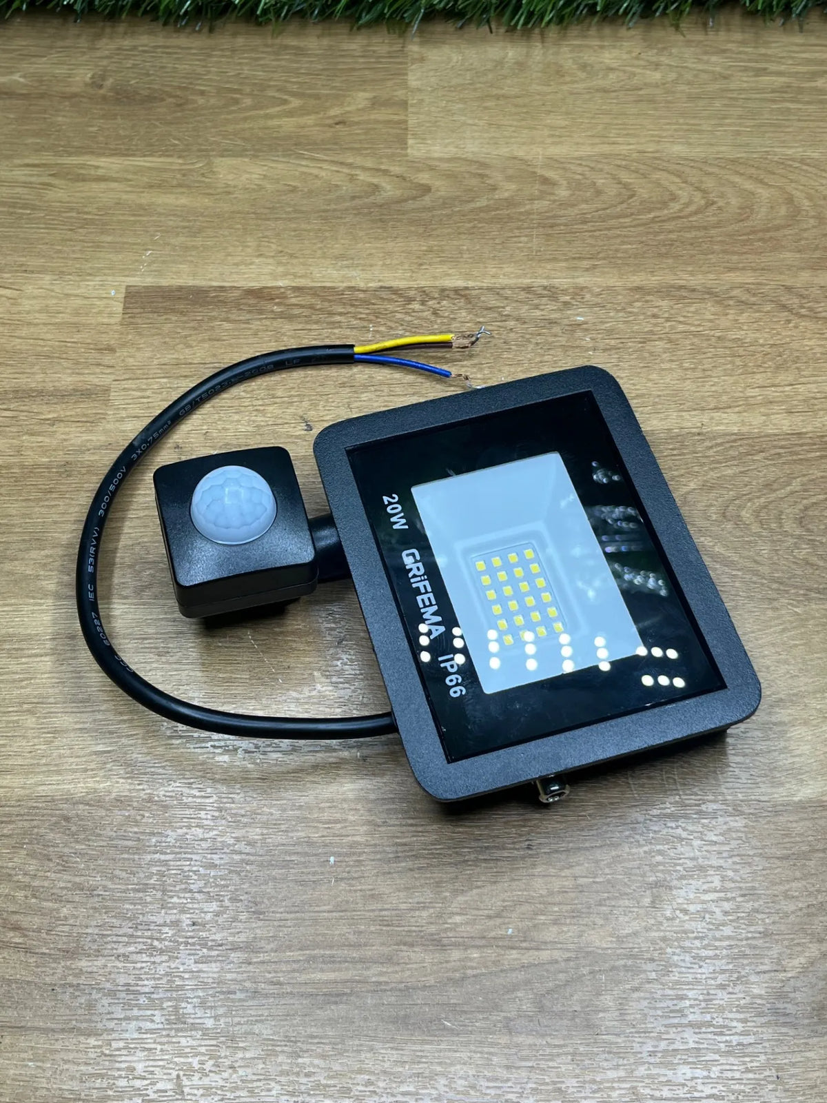 Foco LED exterior 20W GRIFEMA