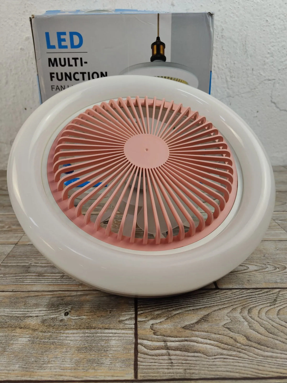 Pequeño ventilador de techo