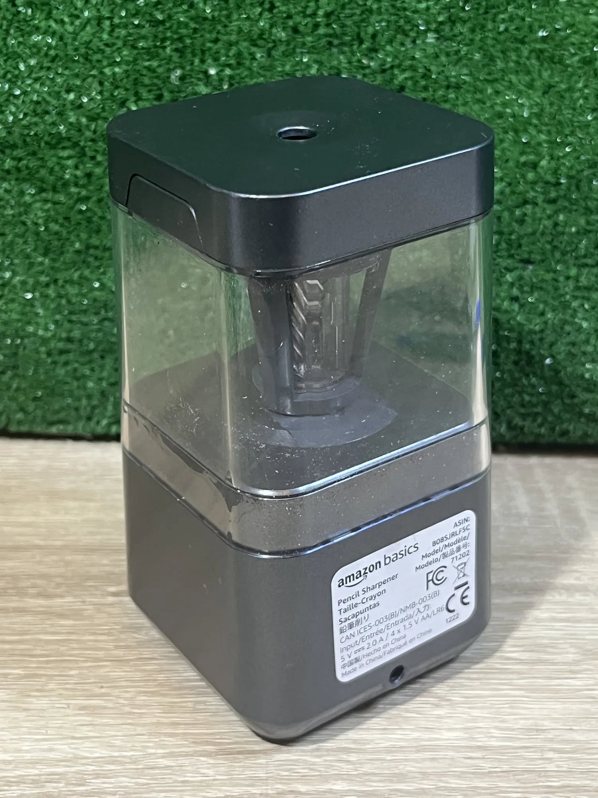 Sacapuntas eléctrico portátil Amazon Basics
