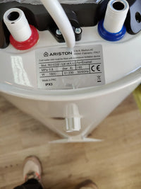 Calentador de agua eléctrico 65 litros Ariston