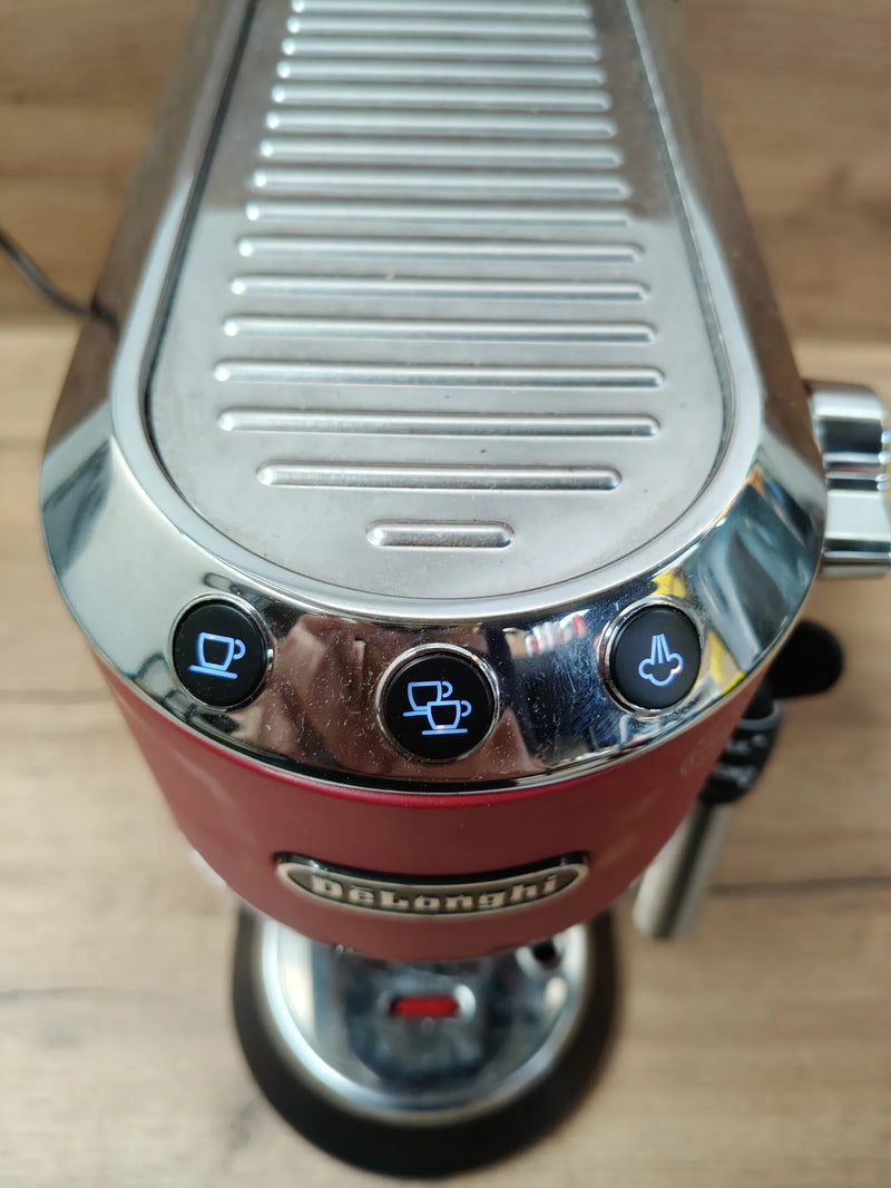 Cafetera de Bomba de Acero Inoxidable - DE'LONGHI DEDICA