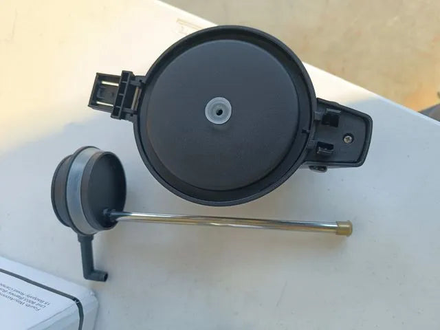 tetera de acero inoxidable Olympia Airpot, con infusor