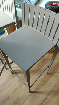 SET Mesa + 2 Taburetes Altos