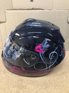 Casco de moto negro con diseño floral