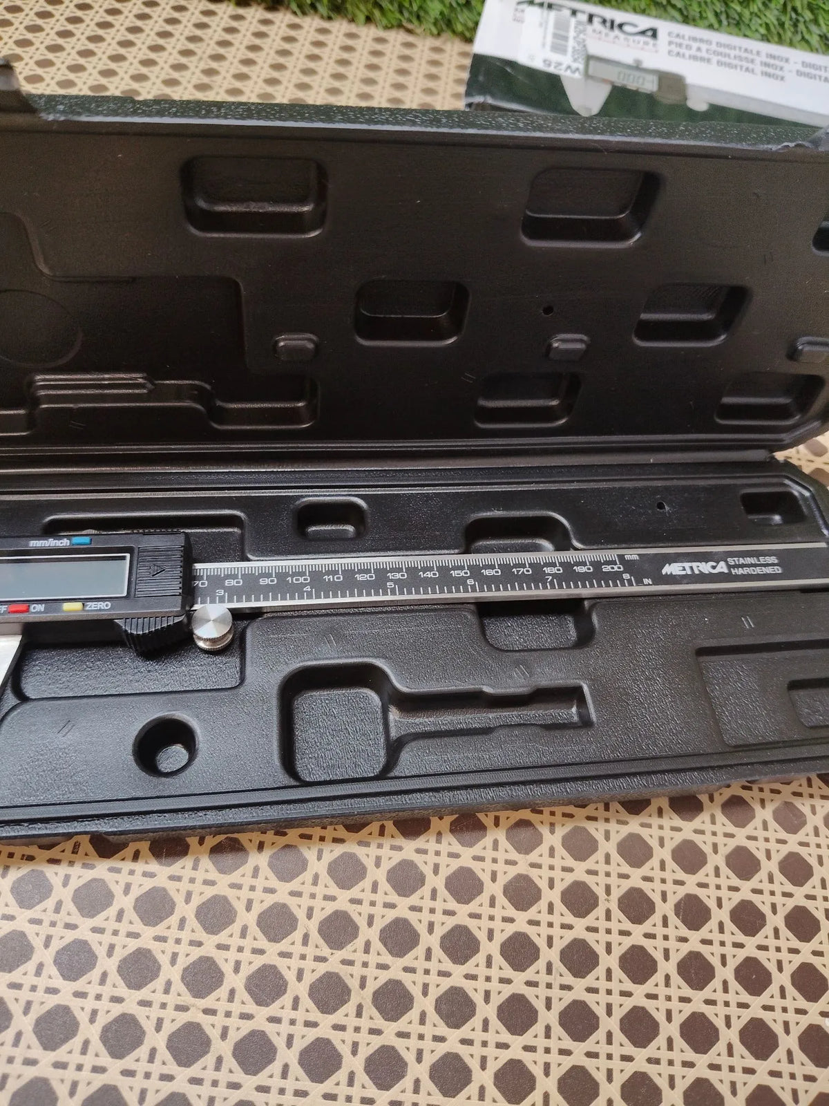 Calibre digital profesional - Metrica