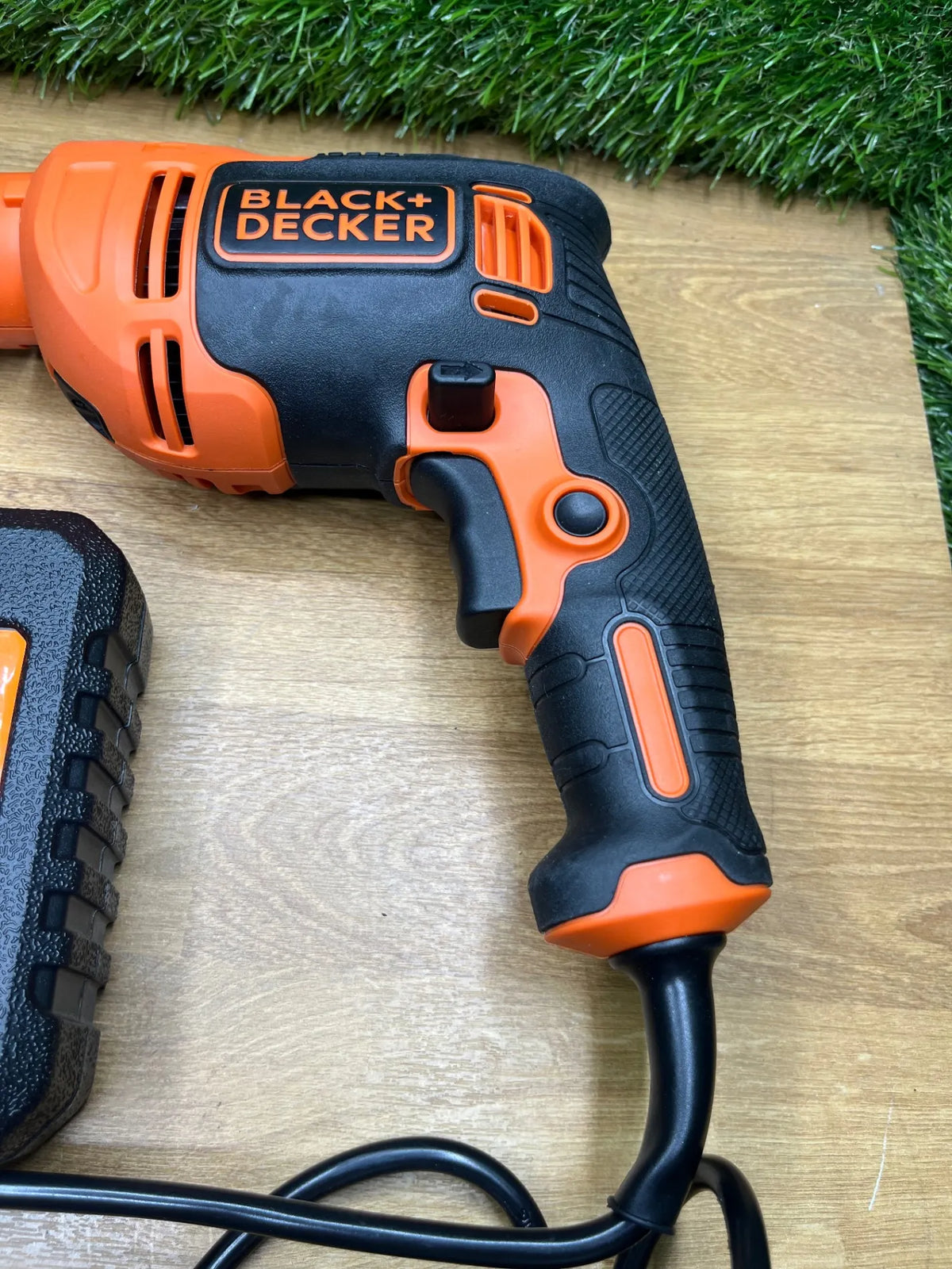 Taladro percutor con cable 710W BLACK+DECKER