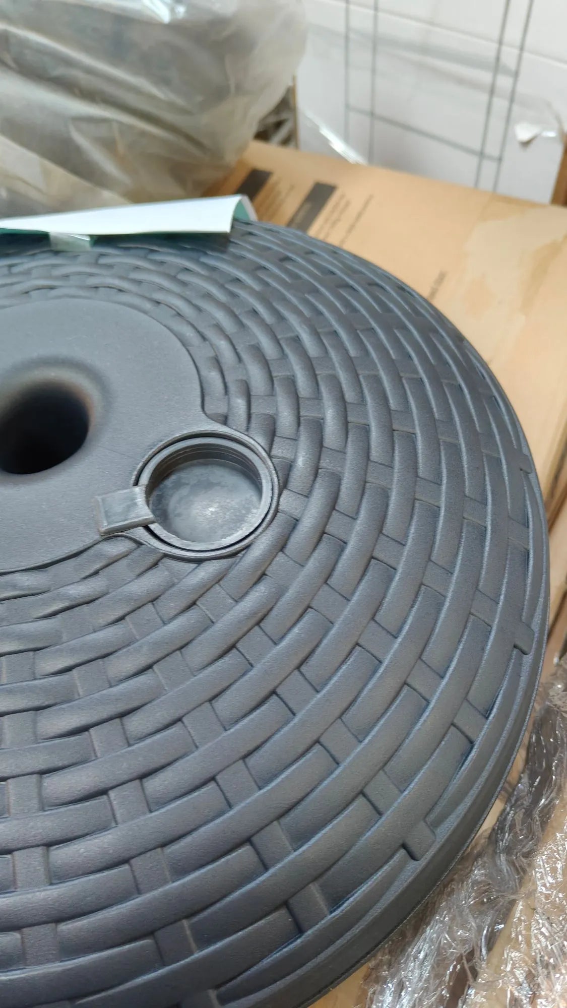 Base sombrilla terraza exterior circular negra, resistente al agua