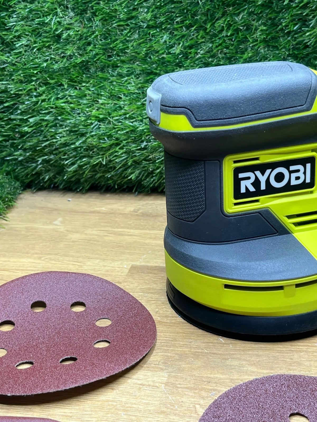 Lijadora Excéntrica 18V ONE+ 125mm RYOBI