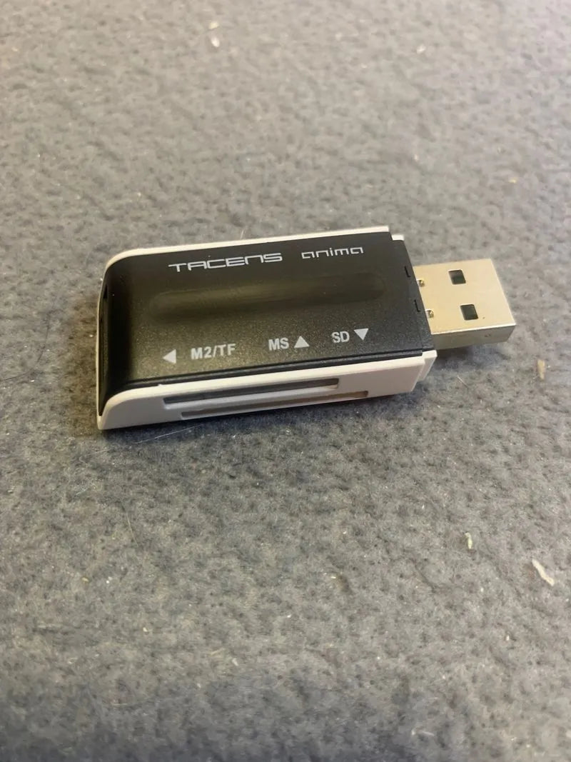 Lector de tarjetas de memoria USB