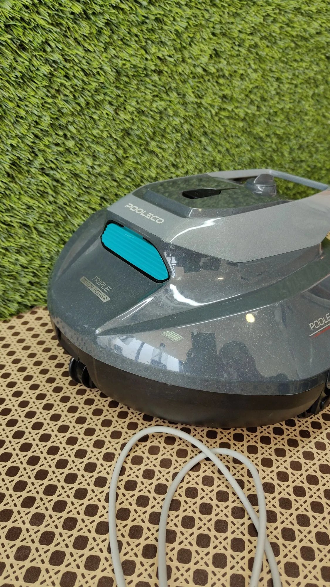 Limpiafondos Inalámbrico con App y Mando, 3 Motores