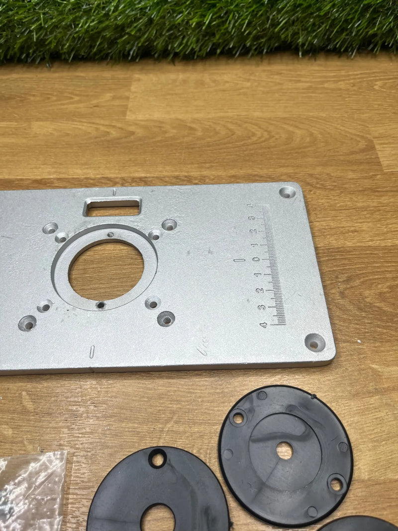 Placa de aluminio para mesa con 4 anillos y tornillos