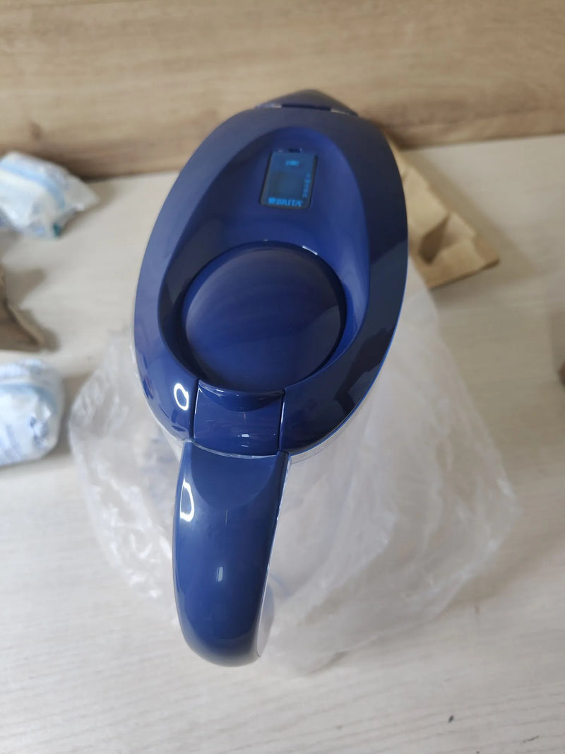 Jarra con filtro de agua y cartuchos - Brita