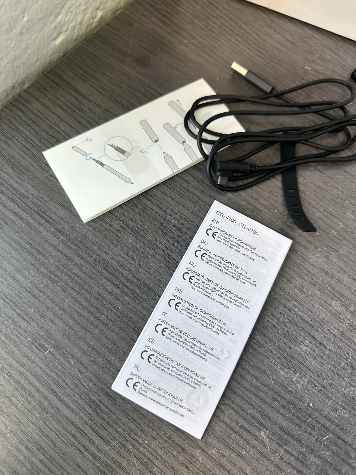 Tableta Gráfica Wacom Intuos Small con Lápiz Negro