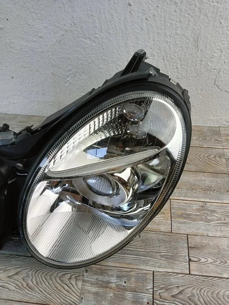 Faro principal Bi-Xenon HELLA