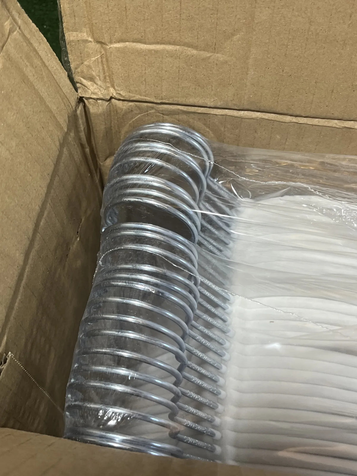 Percha de Terciopelo Blanca SONGMICS