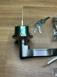 Juego de manillas con picaporte para puerta de madera Amig