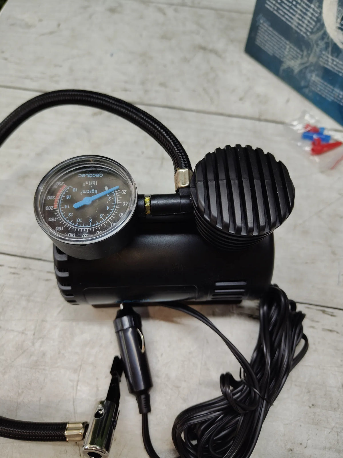 Hinchador eléctrico con voltaje 12v - Cecotec