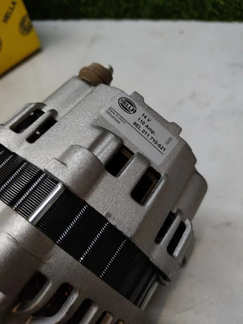 HELLA 8EL 011 710-621 Alternador - 14V - 110A