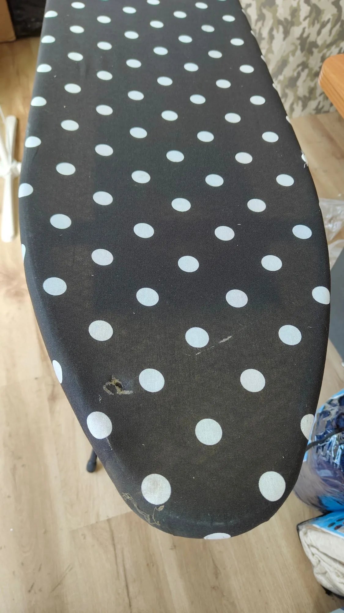 Tabla de planchar plegable, dimensiones 110 x 32 cm