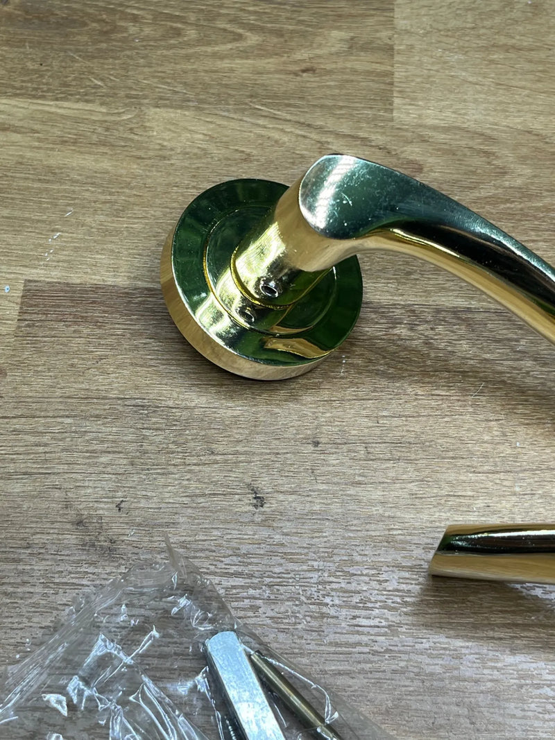 Juego de 2 Manillas Doradas para puerta Amig