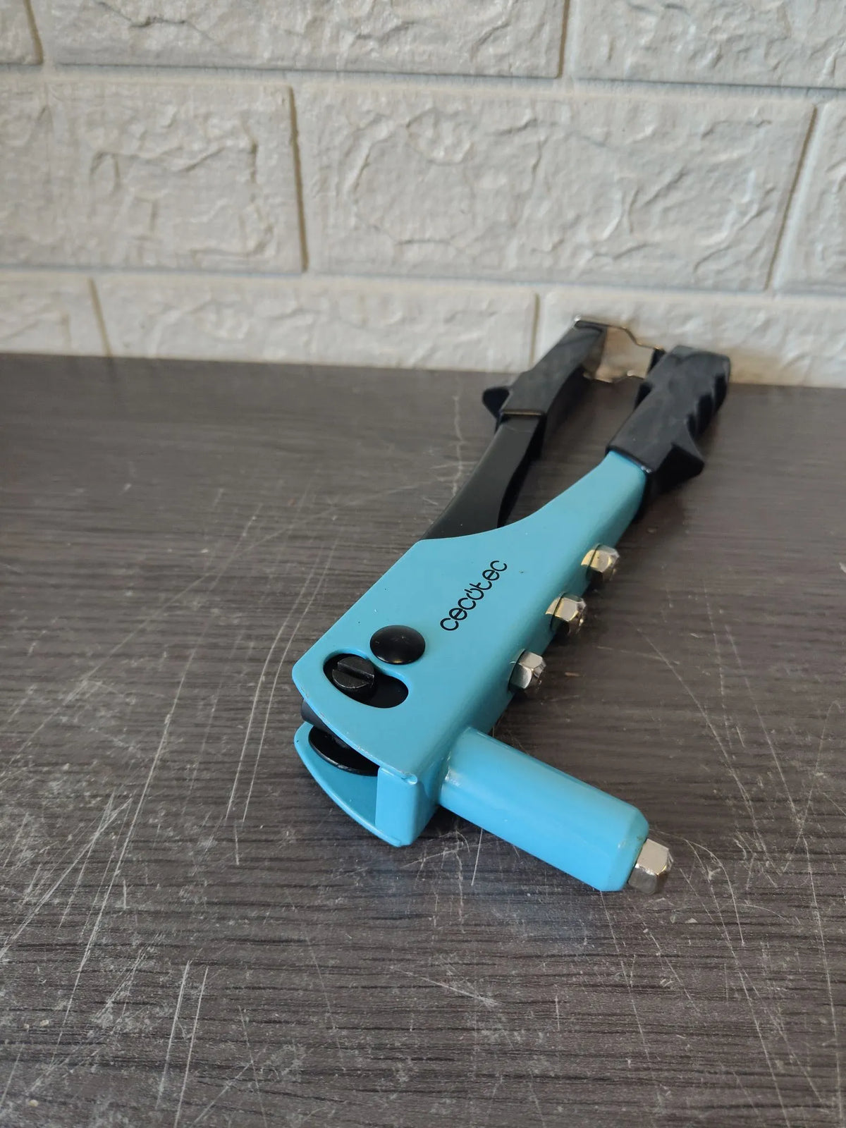 Remachadora manual - Cecotec