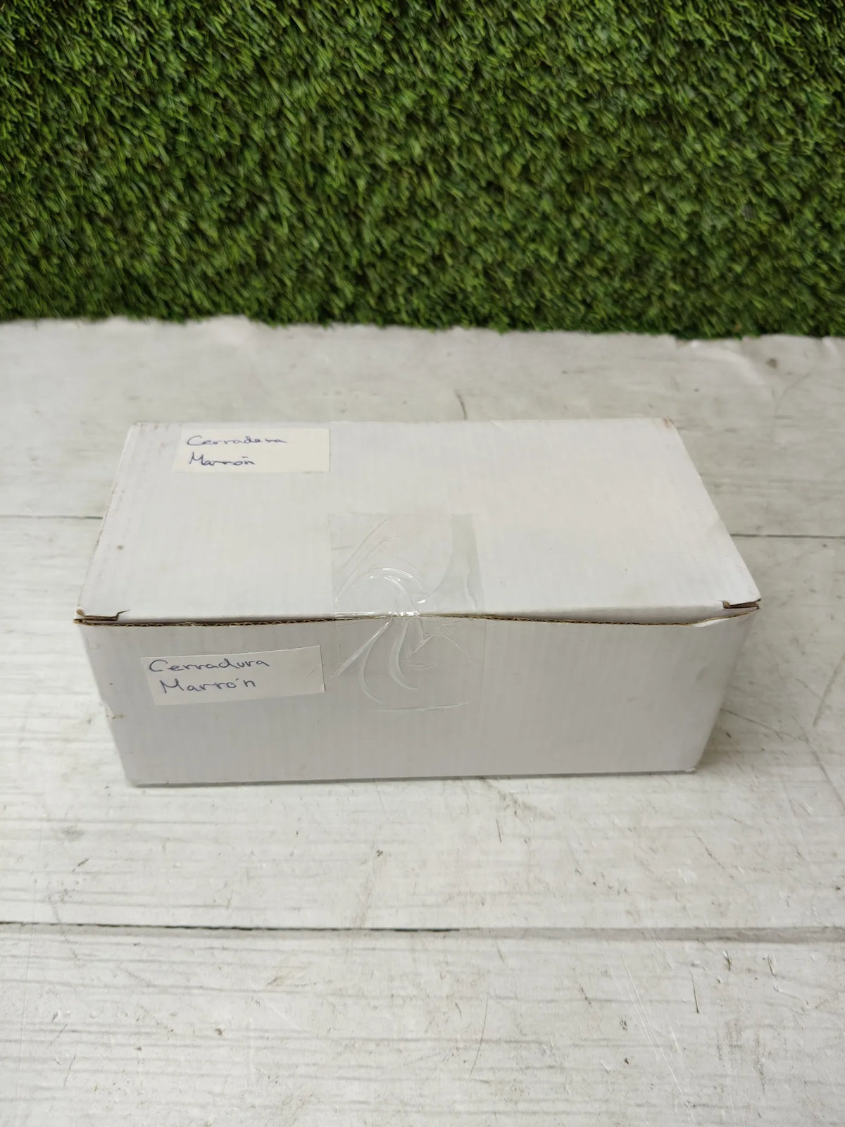 Cerradura de Sobreponer de Derecha con Palanca de Cierre Marrón - AMIG