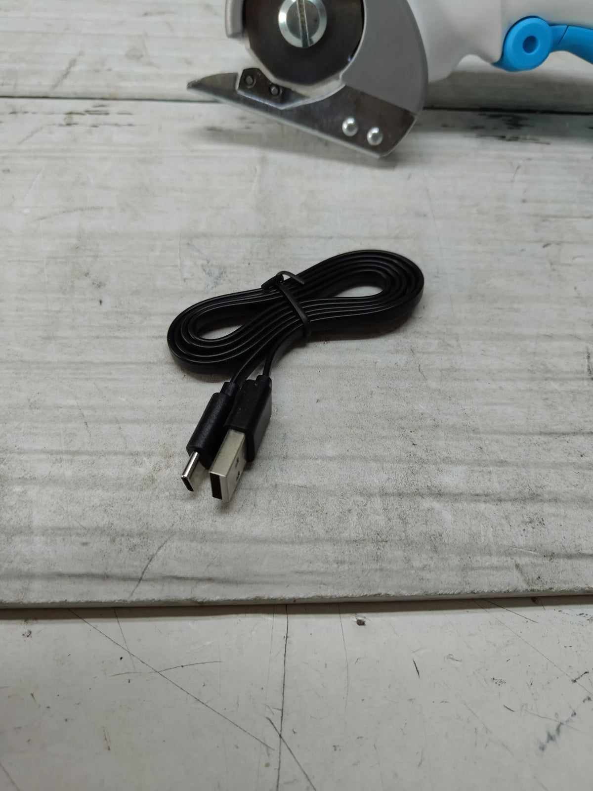 Cúter circular 3,6V a batería - Black+decker