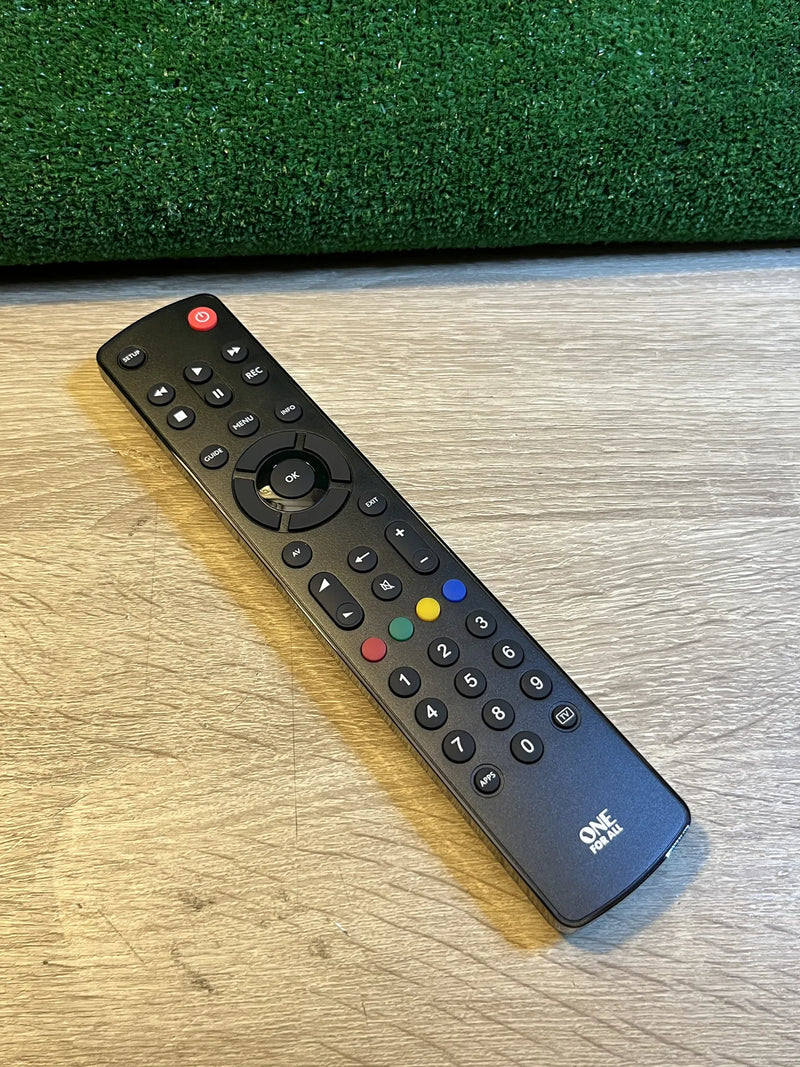 Televisor con control remoto universal One For All
