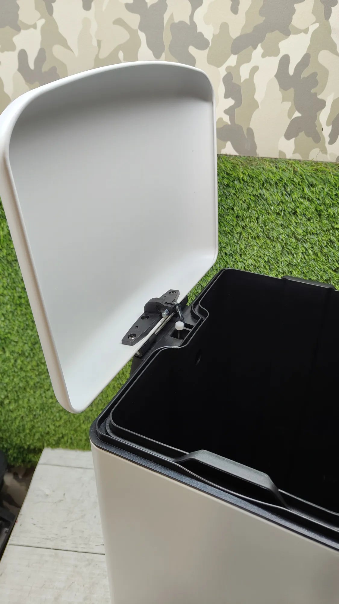 Cubo de basura de cocina a pedal
