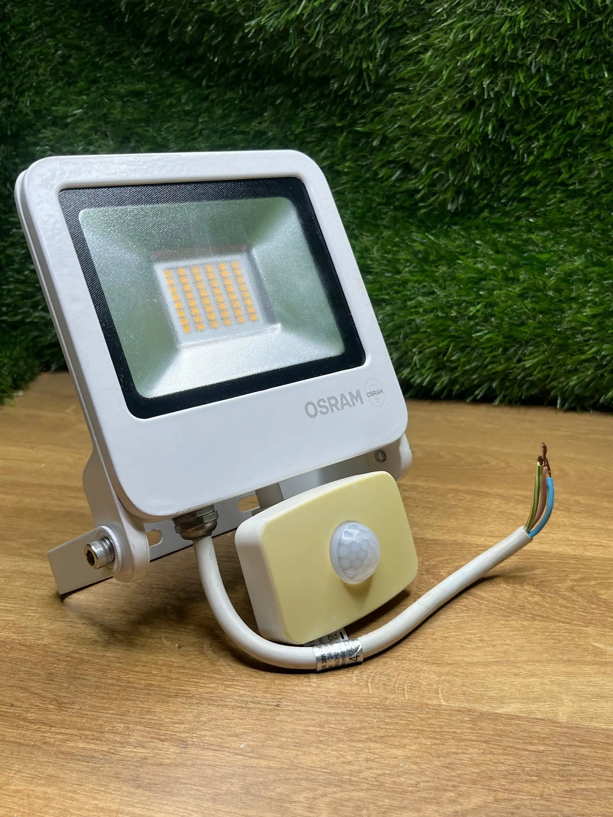Foco con Sensor con 30W ENDURA