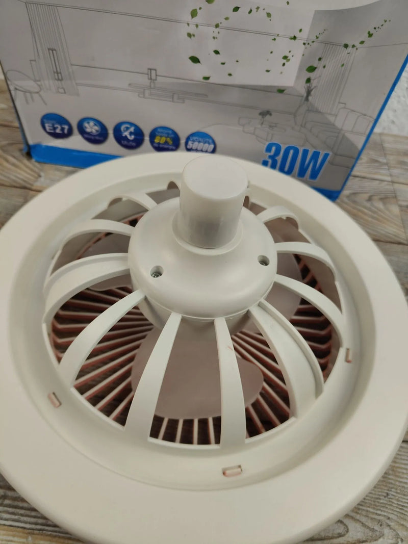 Pequeño ventilador de techo