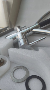 Grifo de cocina Ibergrif negro con caño flexible, rociador 3 en 1