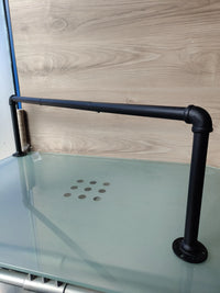 Perchero de ropa metálico de pared