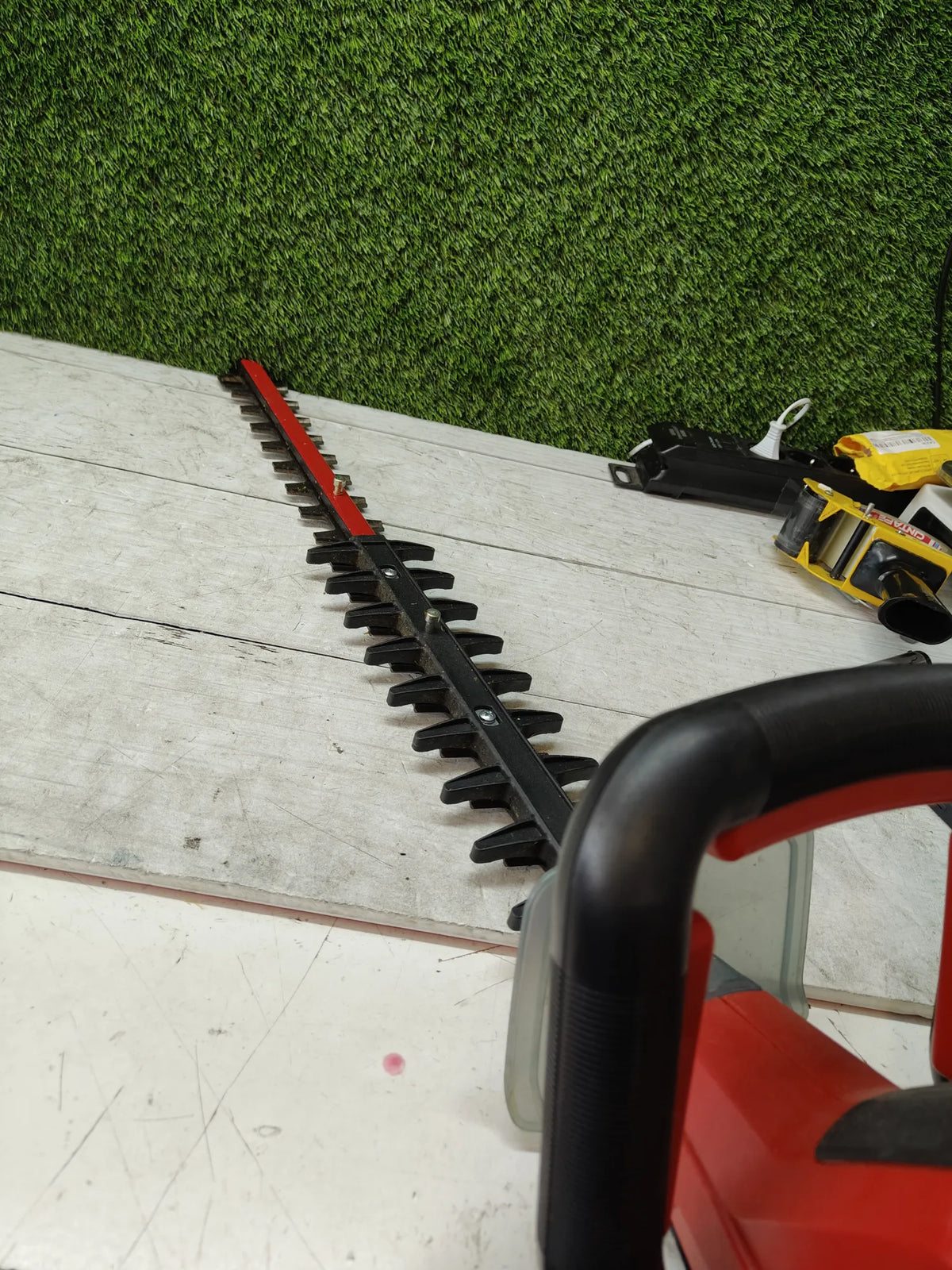 Cortasetos con batería con mango giratorio - Einhell