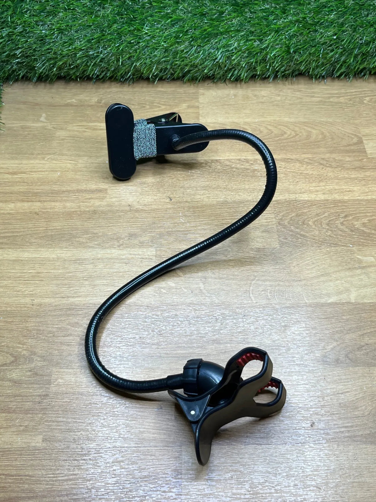Soporte Universal Flexible para Mesa y Cama