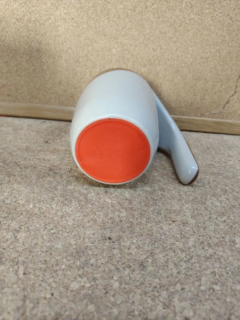 Taza de café con agitación magnética automática