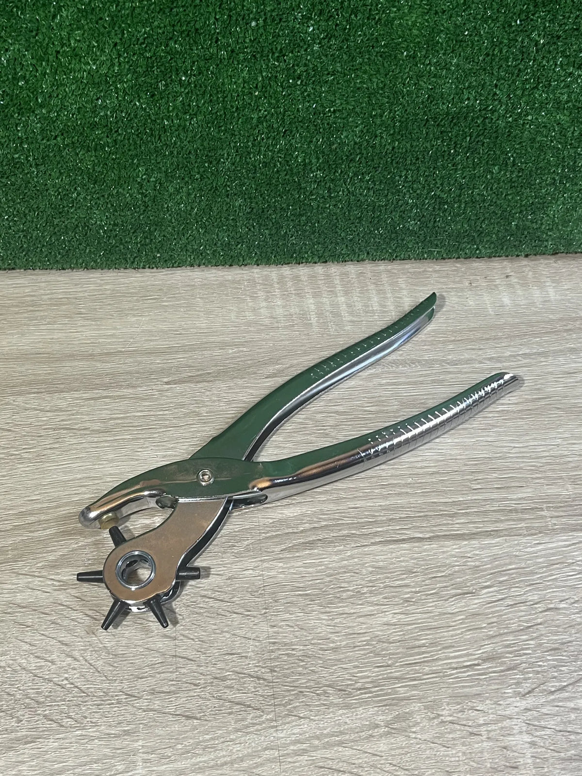 Juego de perforadora de cuero Amazon Basics