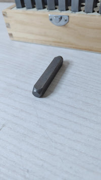 Juego de sellos de metal y de piel - 4 mm