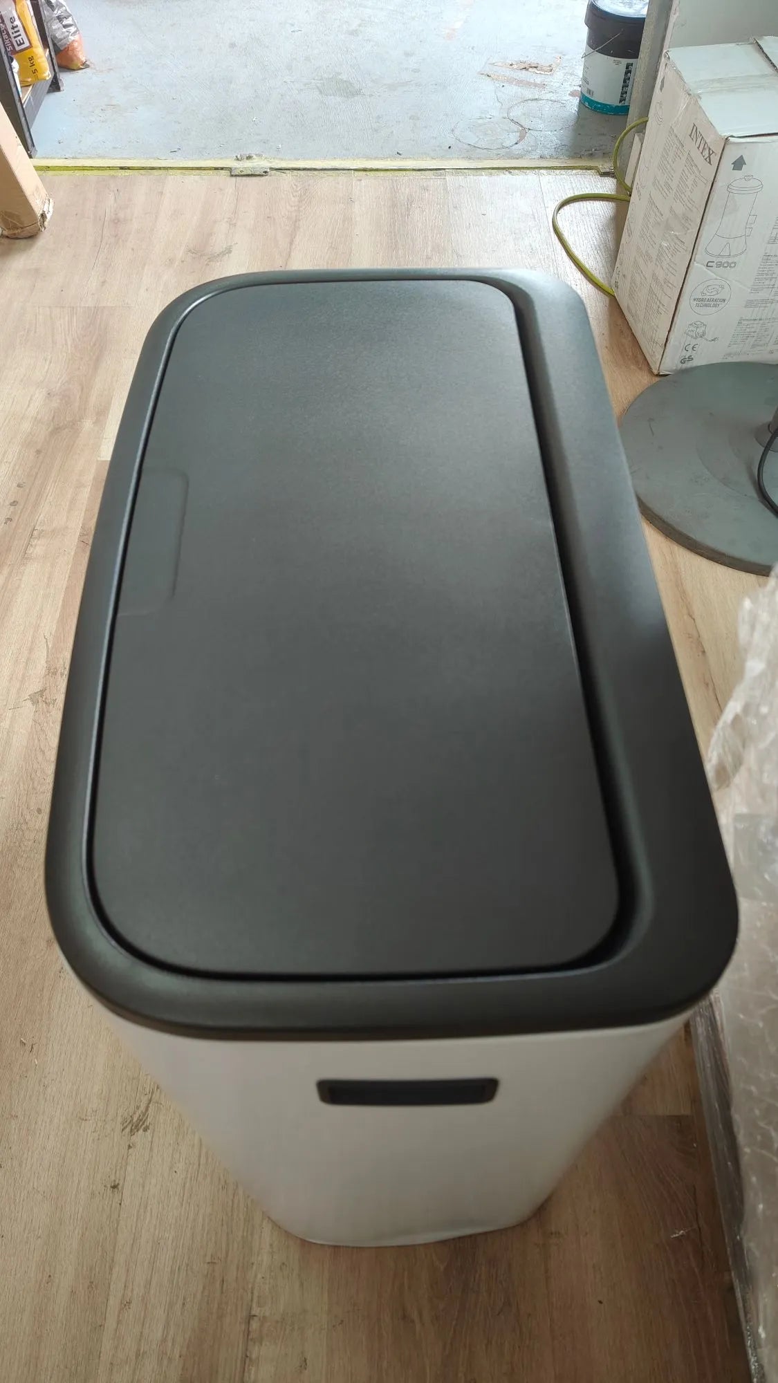 Cubo de basura con patas 2 x 30L